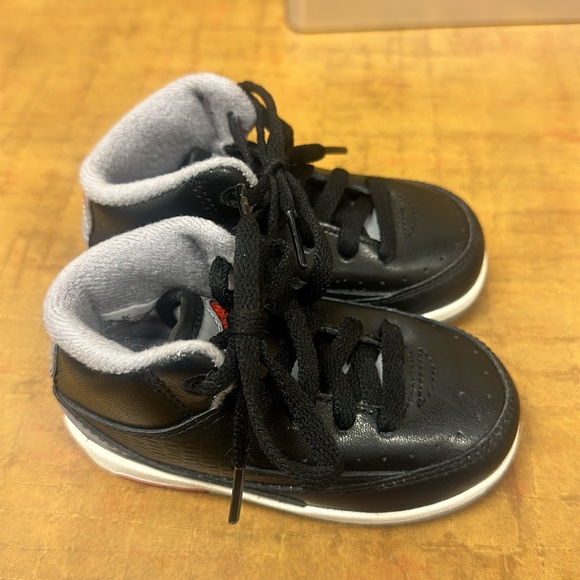 Jordan size 5 toddlers - Picture 4 of 4